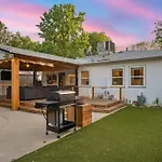 Lake Balboa Hideaway